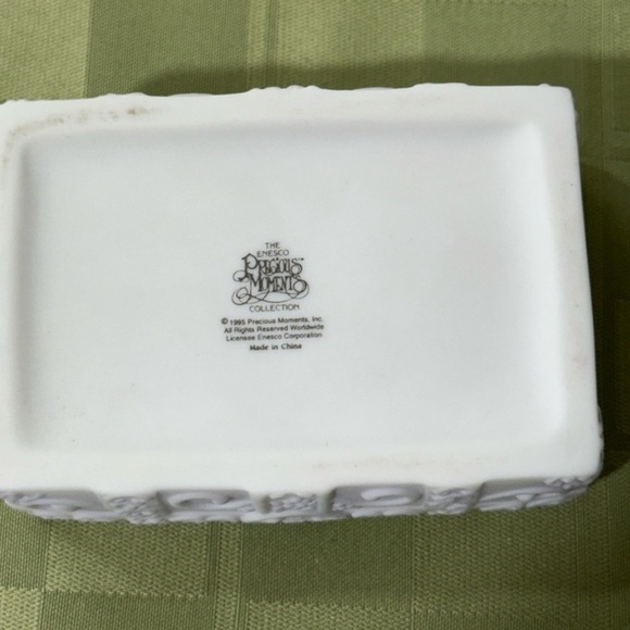 Precious Moments Treasure Hope Chest Trinket Box, February Amethyst 1995 Edition - Picture 5 of 6